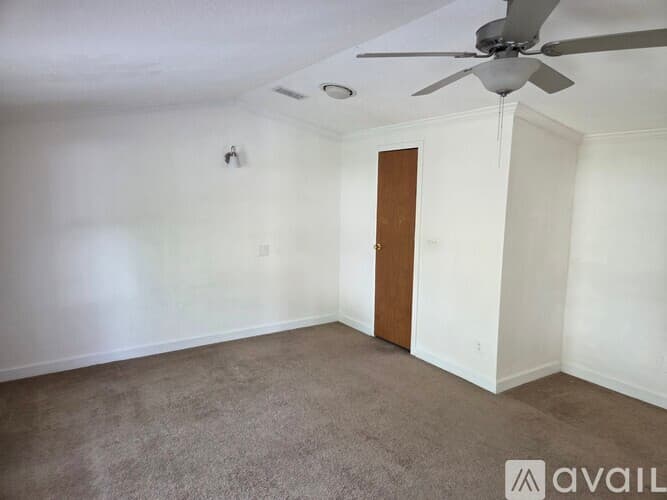Hudson House: 17014 Meridian Blvd