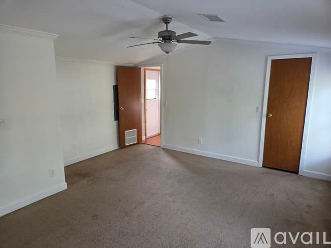 Hudson House: 17014 Meridian Blvd