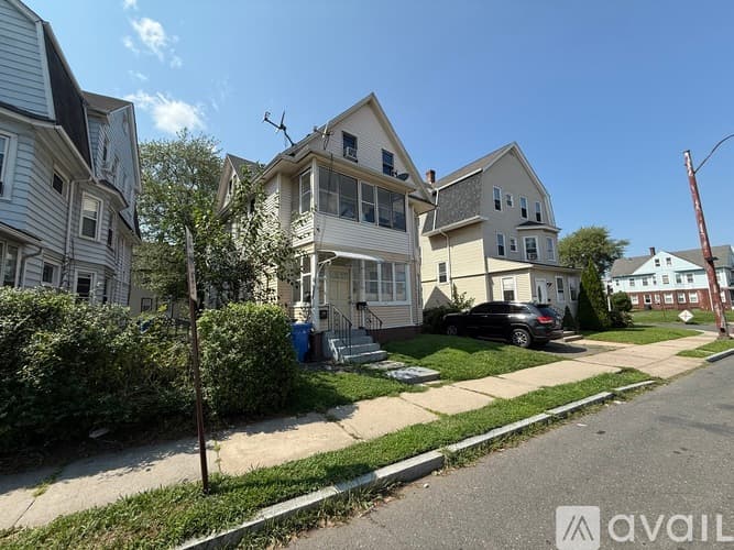 Hartford Apartment: 307 New Park Ave