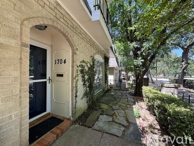 Arlington House: 1704 Scenic Drive
