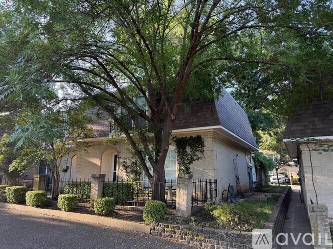Arlington House: 1704 Scenic Drive