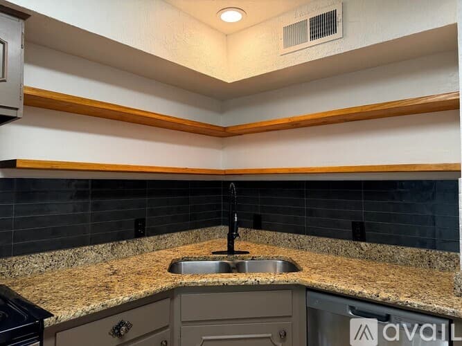 Arlington House: 1704 Scenic Drive