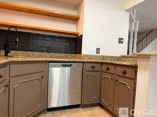 Arlington House: 1704 Scenic Drive