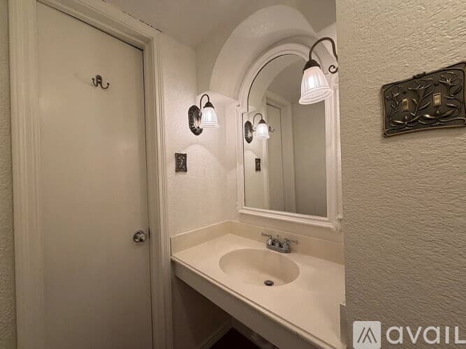 Arlington House: 1704 Scenic Drive