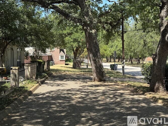 Arlington House: 1704 Scenic Drive
