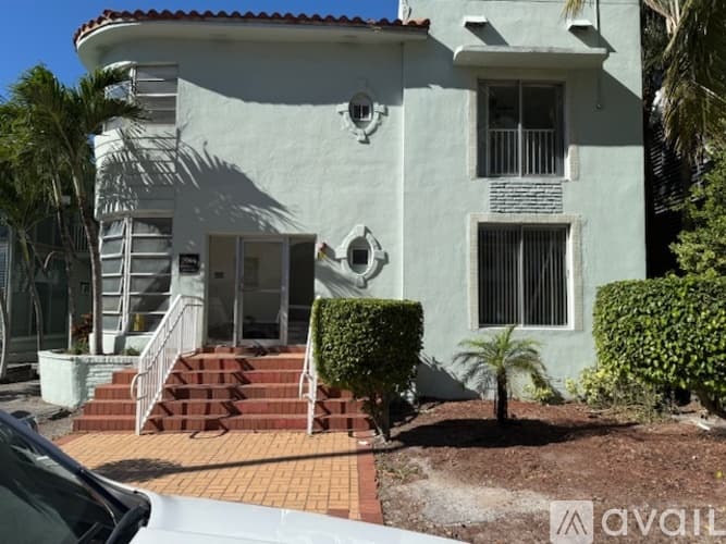 Surfside Apartment: 9064 Collins Ave