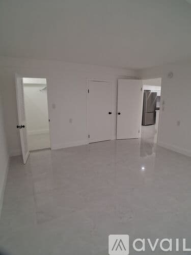 Surfside Apartment: 9064 Collins Ave