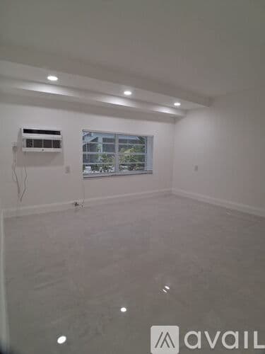 Surfside Apartment: 9064 Collins Ave