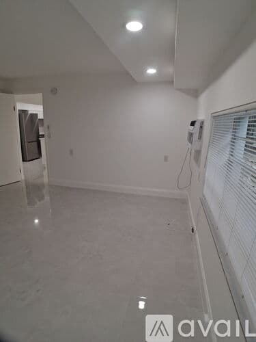 Surfside Apartment: 9064 Collins Ave