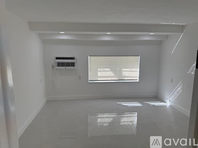Surfside Apartment: 9064 Collins Ave