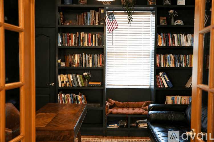 Lakeland House: 5311 Dismuke Dr