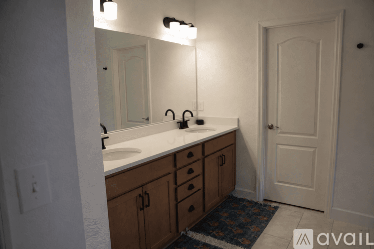 Lakeland House: 5311 Dismuke Dr