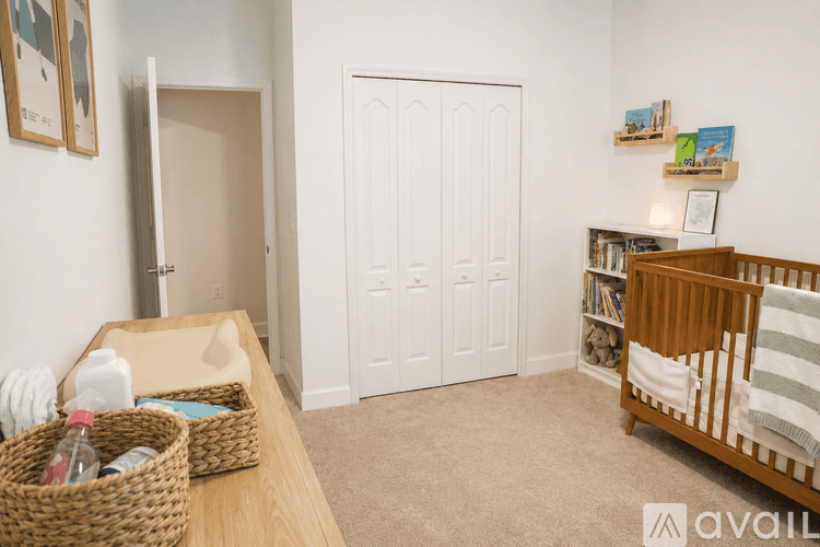 Lakeland House: 5311 Dismuke Dr