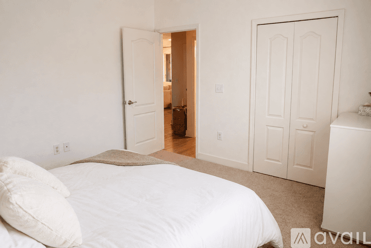 Lakeland House: 5311 Dismuke Dr