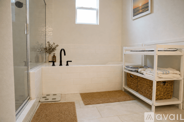 Lakeland House: 5311 Dismuke Dr