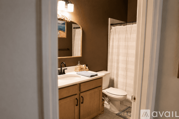 Lakeland House: 5311 Dismuke Dr