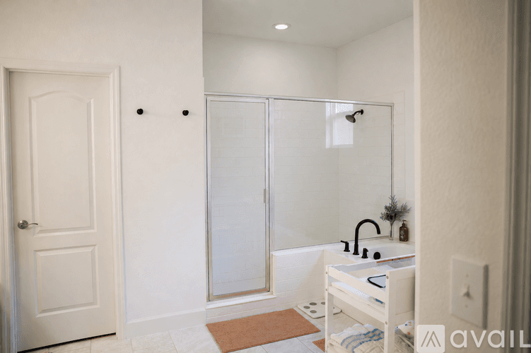 Lakeland House: 5311 Dismuke Dr