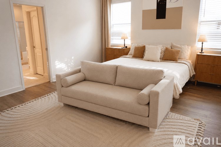 Lakeland House: 5311 Dismuke Dr