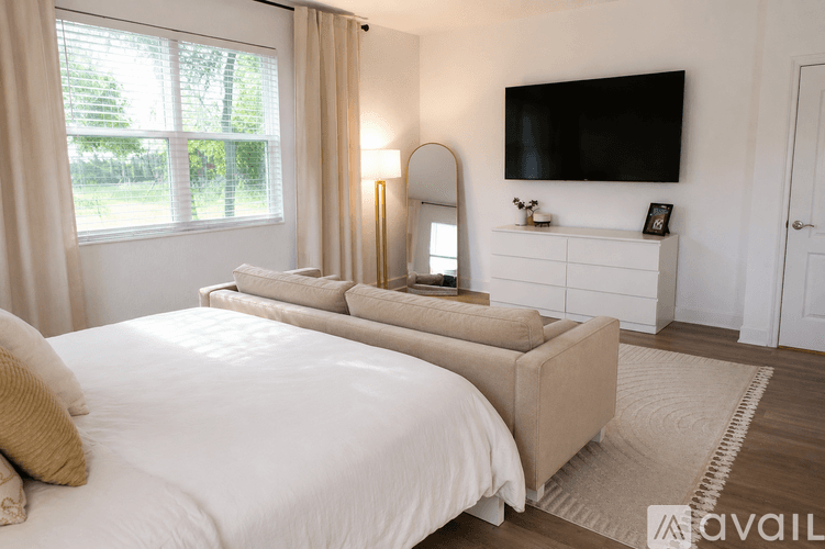 Lakeland House: 5311 Dismuke Dr