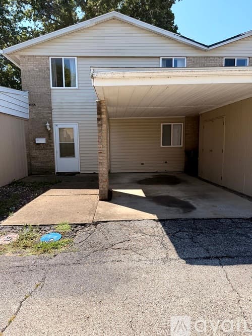Pekin House: 16 Florentine Ct