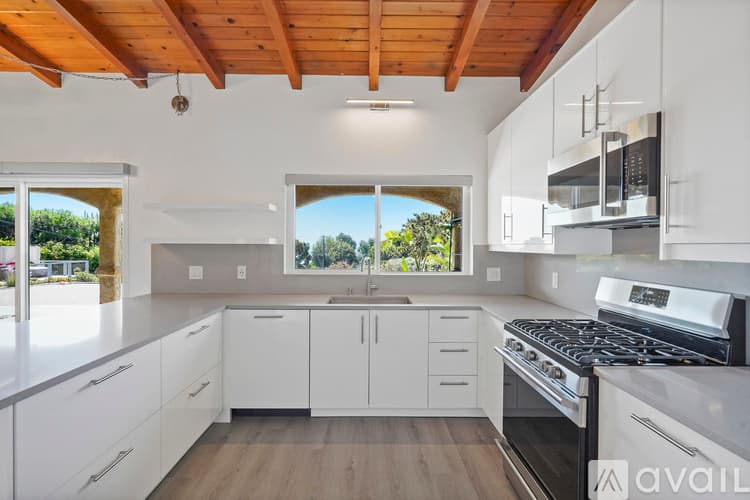 Malibu Apartment: 31259 Bailard Rd