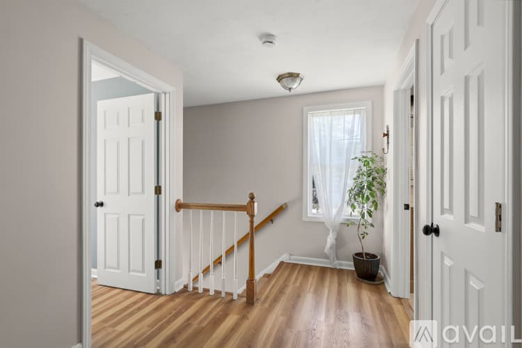 Plymouth House: 6 Buttonwood Ln