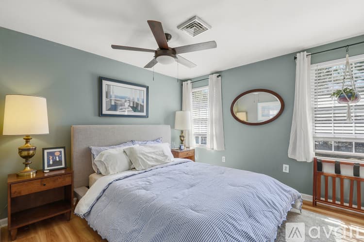Plymouth House: 6 Buttonwood Ln