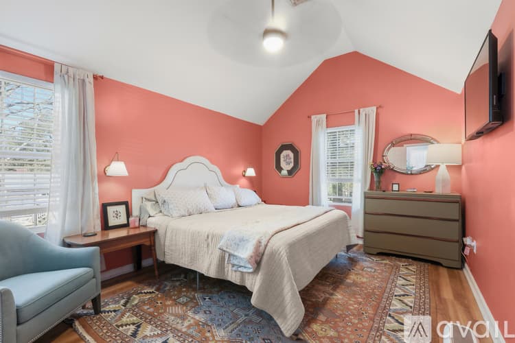 Plymouth House: 6 Buttonwood Ln