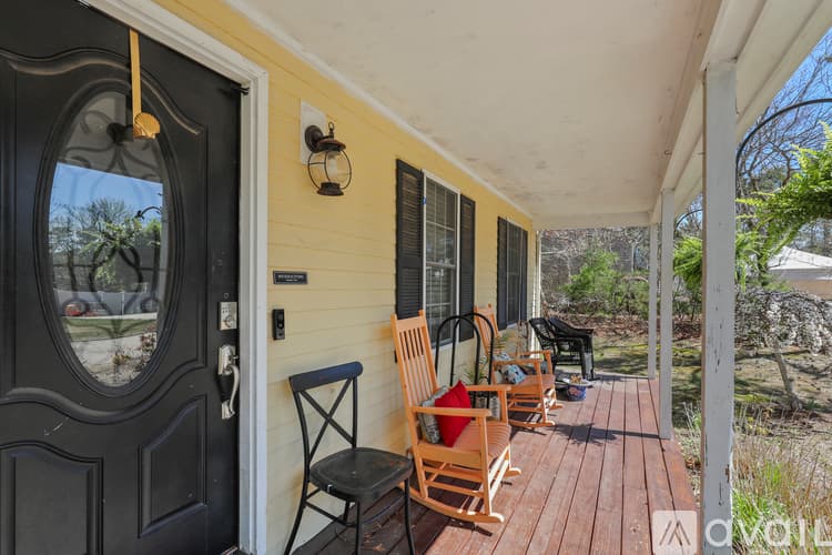 Plymouth House: 6 Buttonwood Ln