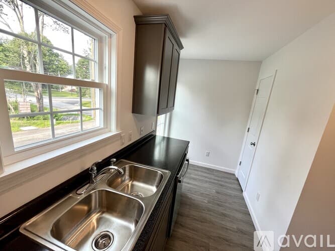Kennebunk Townhome: 8 Village Wy