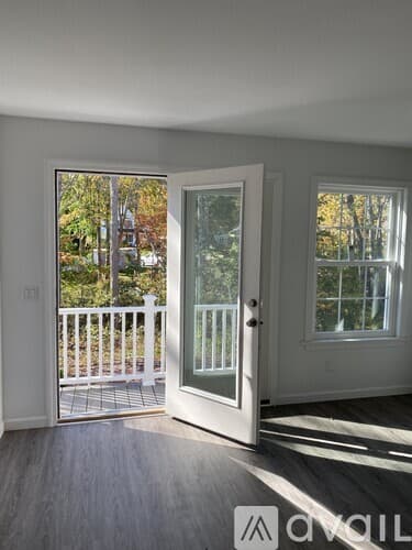 Kennebunk Townhome: 8 Village Wy