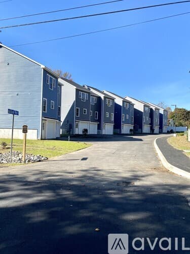 Kennebunk Townhome: 8 Village Wy