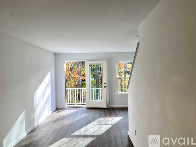 Kennebunk Townhome: 8 Village Wy
