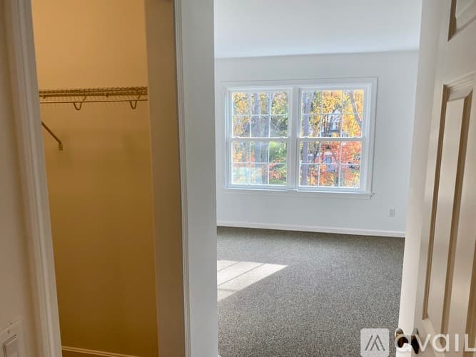 Kennebunk Townhome: 8 Village Wy