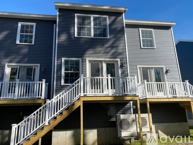 Kennebunk Townhome: 8 Village Wy