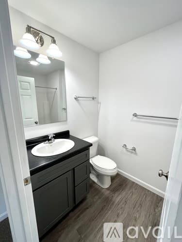 Kennebunk Townhome: 8 Village Wy