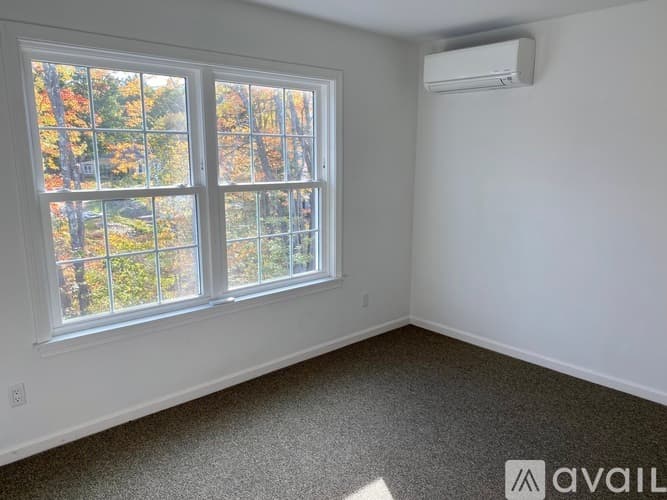 Kennebunk Townhome: 8 Village Wy