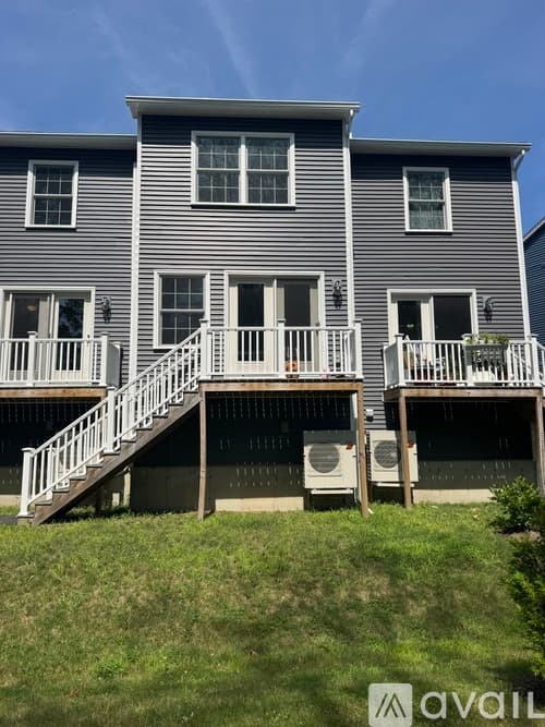 Kennebunk Townhome: 8 Village Wy