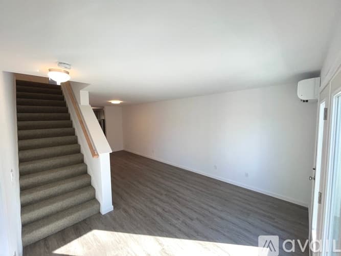 Kennebunk Townhome: 8 Village Wy
