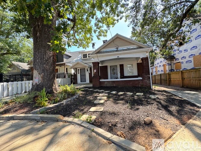 Atlanta House: 722 Cascade Avenue Southwest