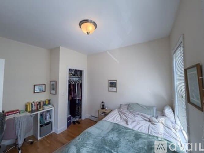 Boston Apartment: 143 Hillside St