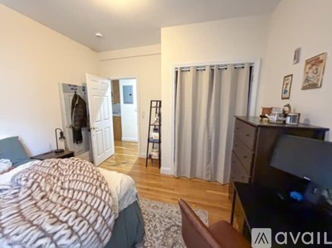 Boston Apartment: 143 Hillside St