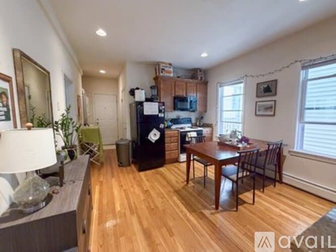Boston Apartment: 143 Hillside St