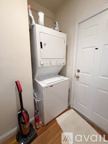 Boston Apartment: 143 Hillside St