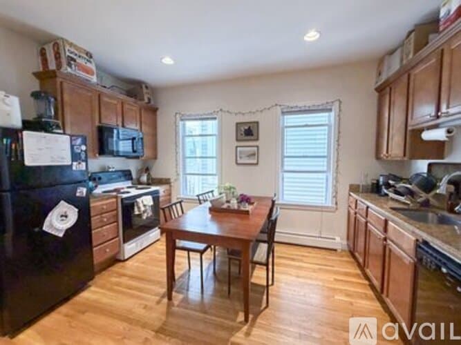 Boston Apartment: 143 Hillside St