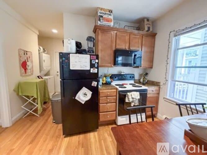 Boston Apartment: 143 Hillside St