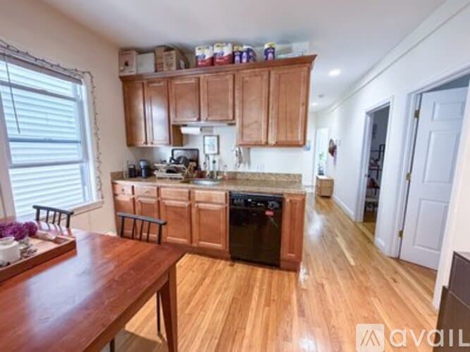 Boston Apartment: 143 Hillside St
