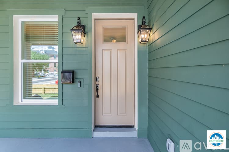 Tampa House: 2702 N Morgan St