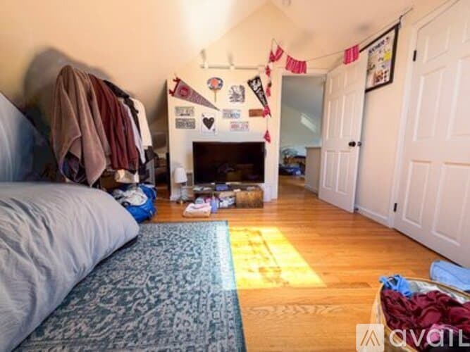 Boston Apartment: 51 Leamington Rd