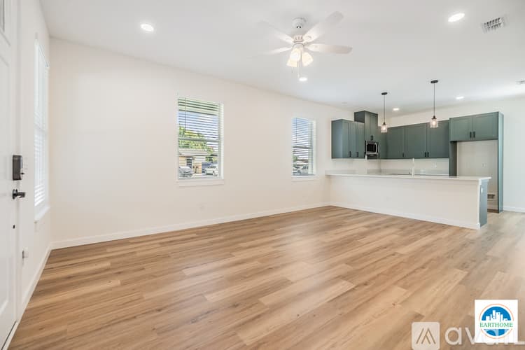 Tampa House: 2702 N Morgan St